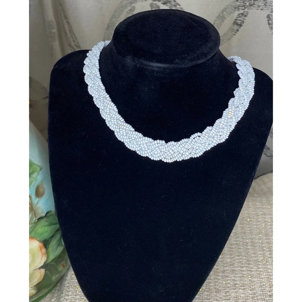 Vintage 1960s White Milk Glass Seed Bead Choker Necklace - Picture 4 of 4